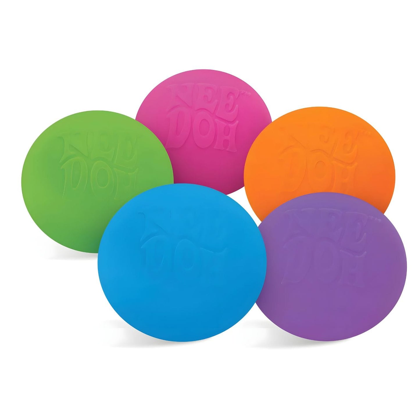 Criança a apertar a NeeDoh Bola Original azul com conjunto de bolas sensoriais coloridas e embalagem Schylling
