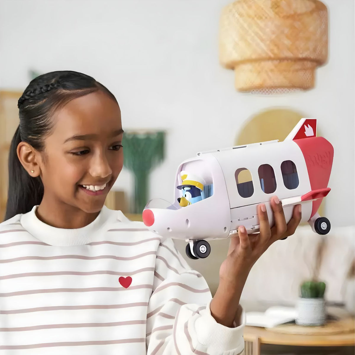 Avião privado da Bluey com figura de piloto e asas desdobráveis