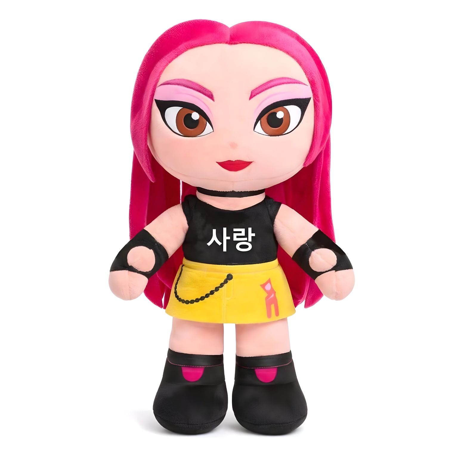 Peluche Mira com cabelo rosa, top preto e saia amarela estilo K-pop