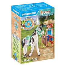 Playmobil Hora de comer com Ellie e Sawdust com Ellie, cavalo manchado e acessórios de rancho