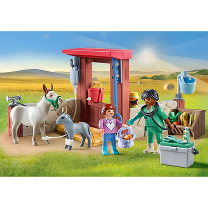 Playmobil 71471 Veterinária da quinta montado num campo com burros e veterinária