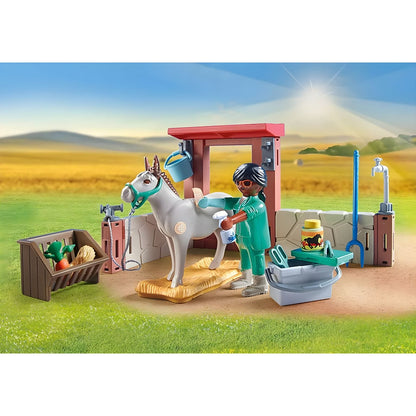 Veterinária Playmobil 71471 a tratar um burro no estábulo da quinta
