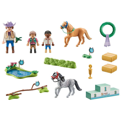 Peças do Playmobil 71495 com póneis, figuras e obstáculos