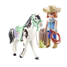 Playmobil Hora de comer com Ellie e Sawdust com Ellie, cavalo manchado e acessórios de rancho