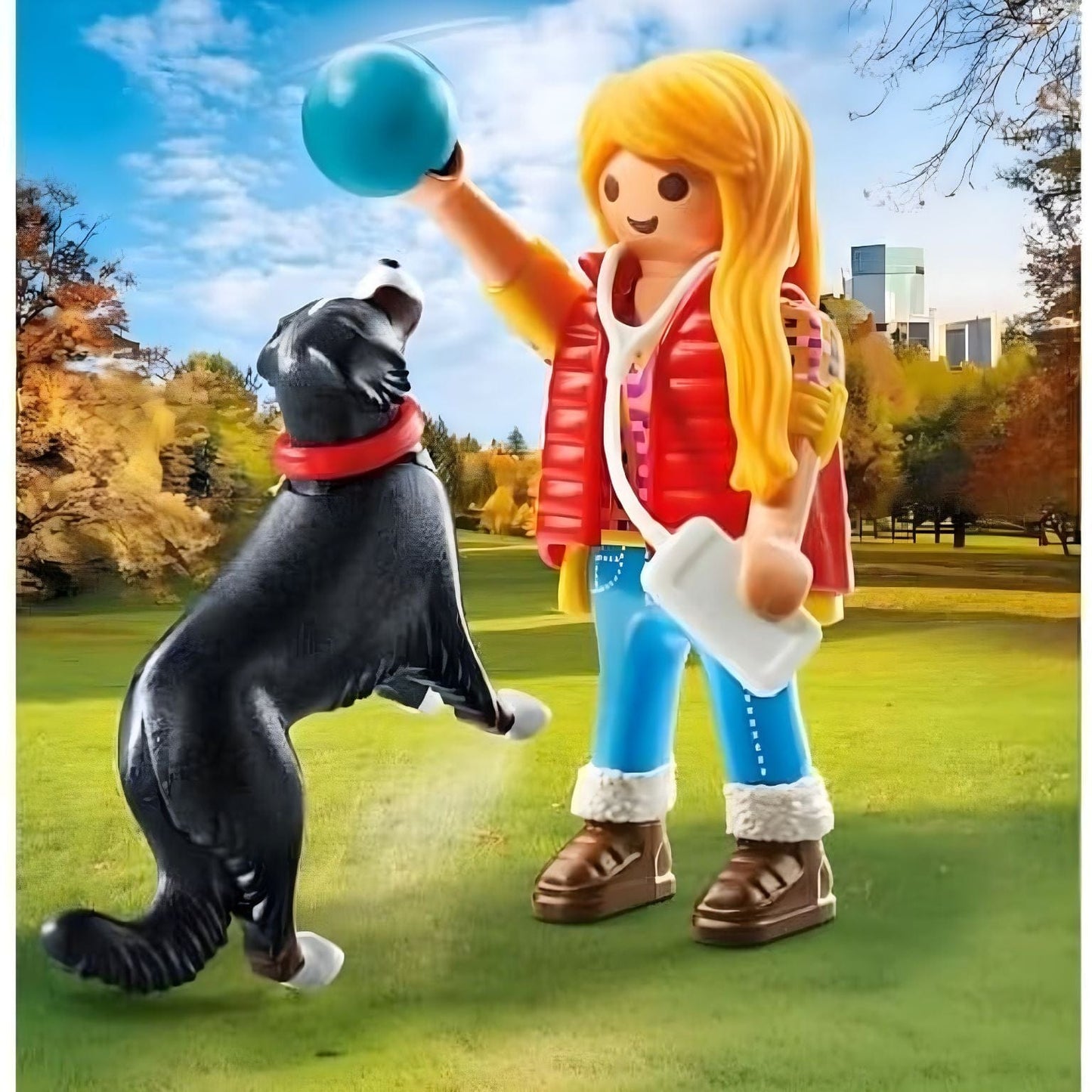Playmobil Mulher com cão de montanha a brincar com bola no parque