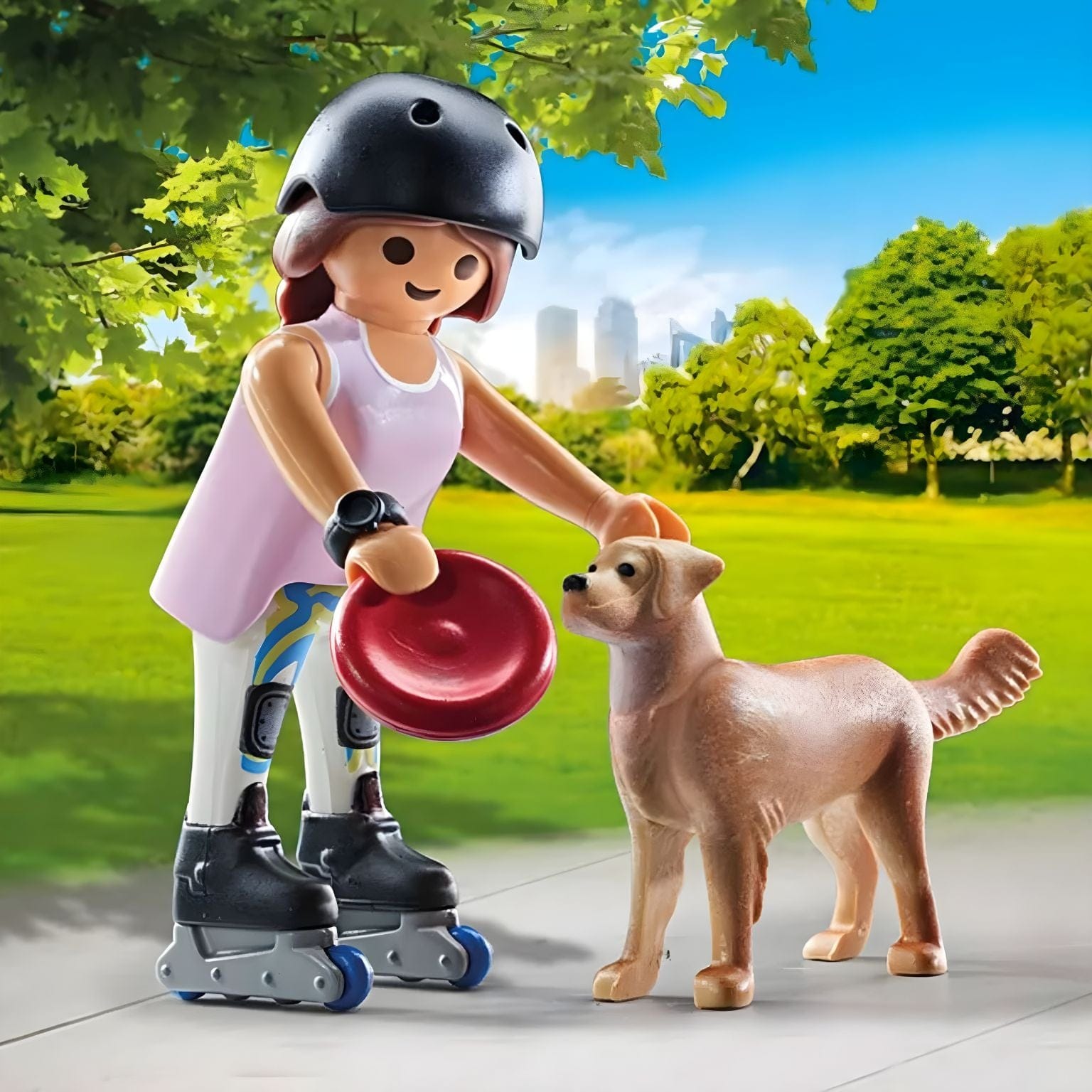 Playmobil Patinadora com Retriever com capacete, patins e disco a passear cão no parque