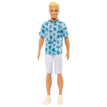 Boneco Ken loiro com T-shirt azul de cactos e calções brancos, de frente