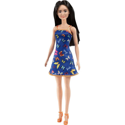 Barbie Fashion de cabelo preto com vestido azul de borboletas e sandálias laranja