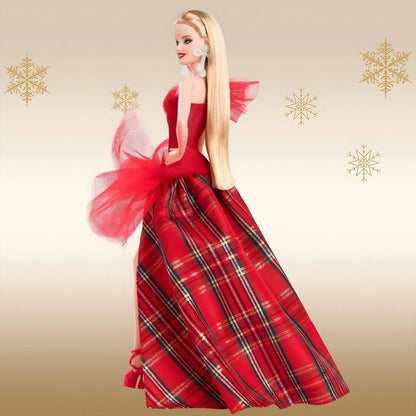Barbie Holiday 2024 com vestido de xadrez num fundo com flocos de neve