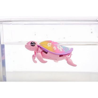Tartaruga Rosa Little Live Pets a nadar na água