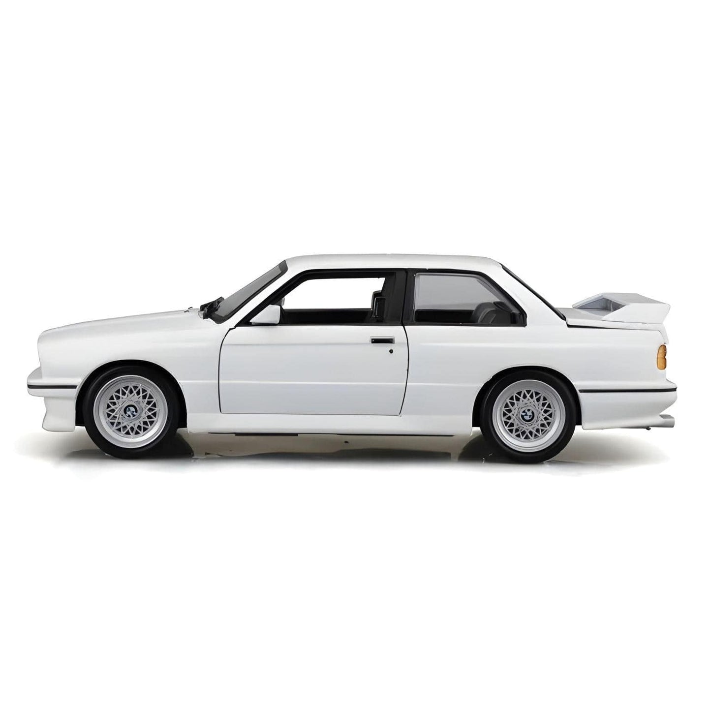 Apresentamos BMW 3 Series M3 1988 1/24 com o SKU 132110025 recomendado para + 3 anos