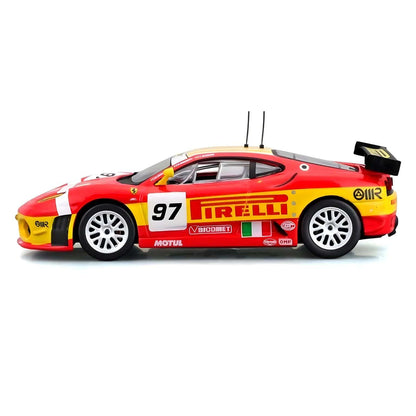 Ferrari Racing F430 GTC 2008 visto de lado, com decoração Pirelli