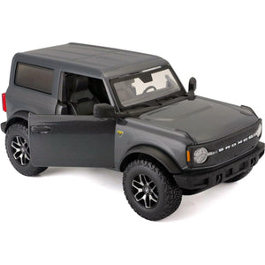 Apresentamos Ford Bronco Badlands cinza com o SKU 683153024 recomendado para + 3 anos