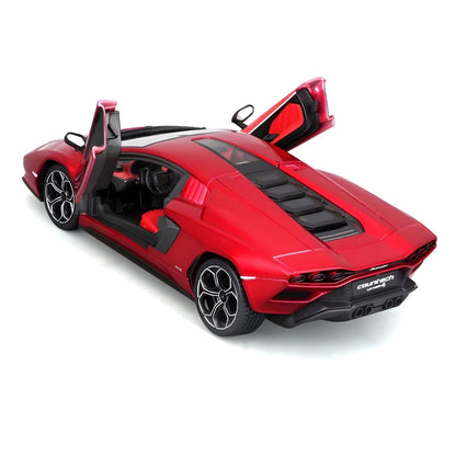 Lamborghini Countach LPI 800-4 vermelho com as portas abertas, vista traseira