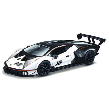 Lamborghini Essenza SCV12 preto e branco com número 63 visto de lado