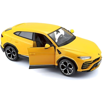 Lamborghini Urus amarelo com a porta do condutor aberta
