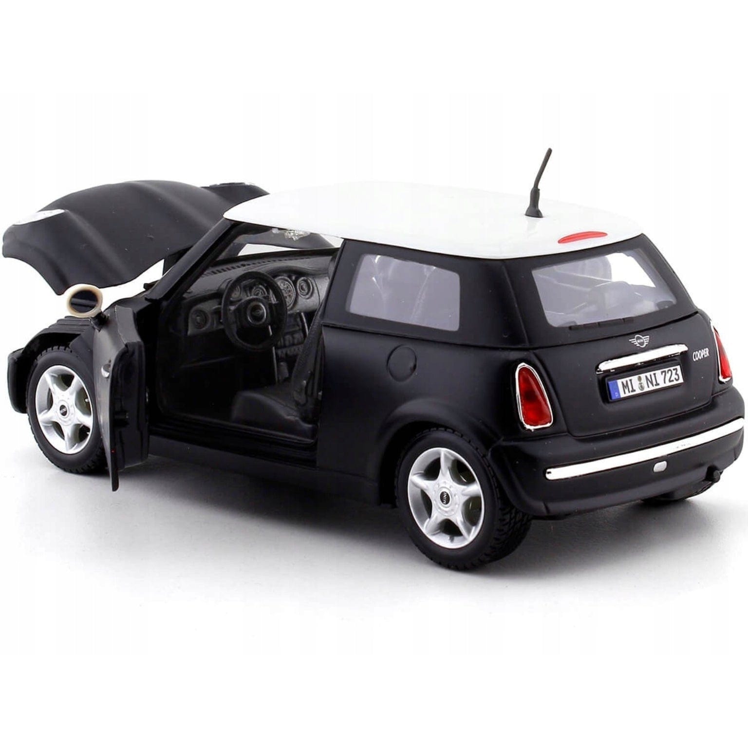 Apresentamos Mini Cooper com o SKU 683121925 recomendado para + 3 anos
