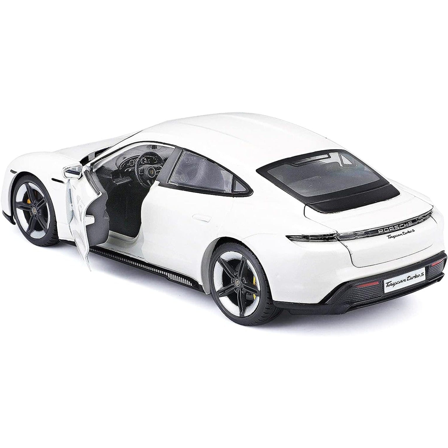 Apresentamos Porsche Taycan Turbo S com o SKU 682109824 recomendado para + 3 anos