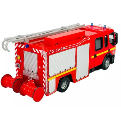Carro dos Bombeiros Renault Premium visto de trás com mangueiras