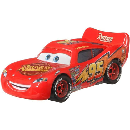 Lightning McQueen Road Trip vermelho n.º 95 com decoração Rust-eze, vista lateral frontal
