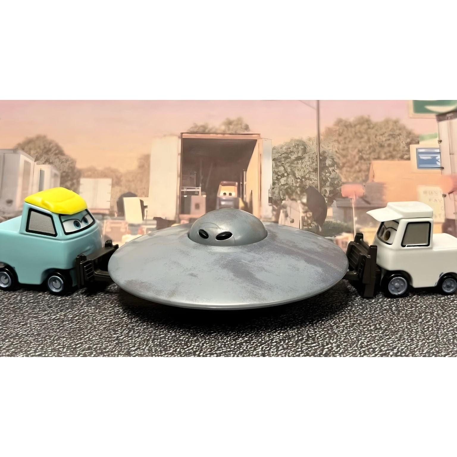 Apresentamos Cars Disney - Nicole Revwell,  Movie Prop e Jessie Wheelin com o SKU 771993524 recomendado para + 3 anos