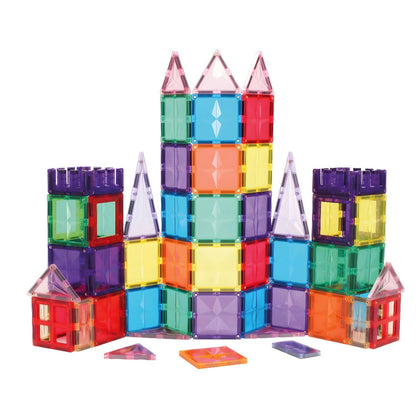 Castelo colorido construído com o Conjunto Inventivo Intenso de peças magnéticas