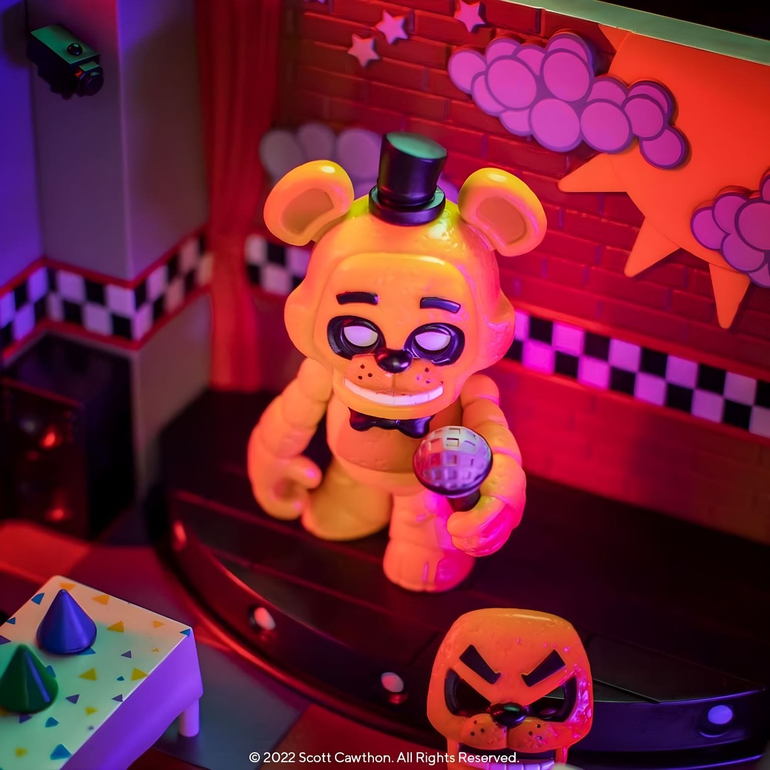 Apresentamos Five Nights at Freddy's - Freddy Dourado com Sala de Armazenamento com o SKU 236492324 recomendado para + 8 anos
