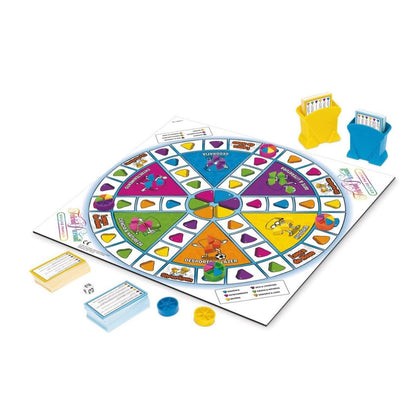 Tabuleiro do Trivial Pursuit Edição Família com caixas de cartas e peças