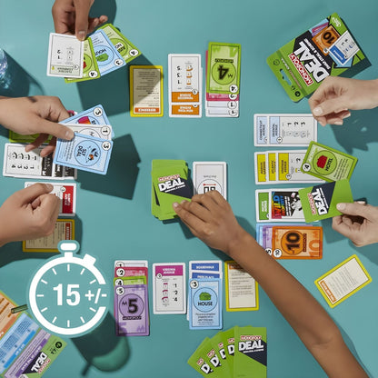 Jogadores à volta de uma mesa com cartas de propriedades do Monopoly Deal