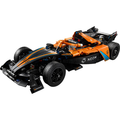 Carro de Fórmula E LEGO Technic NEOM McLaren preto e laranja