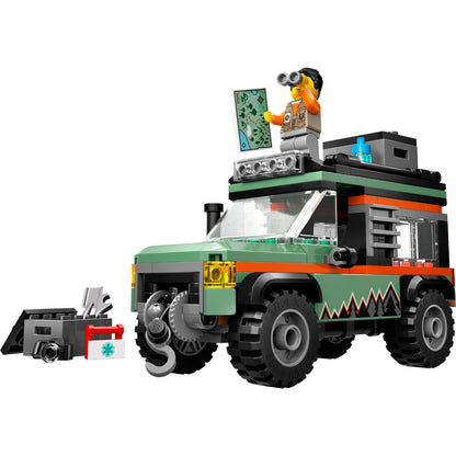 LEGO City Carrinha de Montanha 4x4 verde montada com minifigura