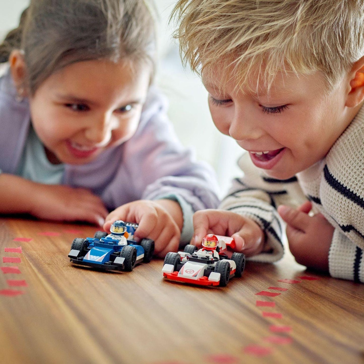 Apresentamos Lego City Carros de Corrida F1 da Williams Racing e Haas F1 com o SKU 666046425 recomendado para + 4 anos