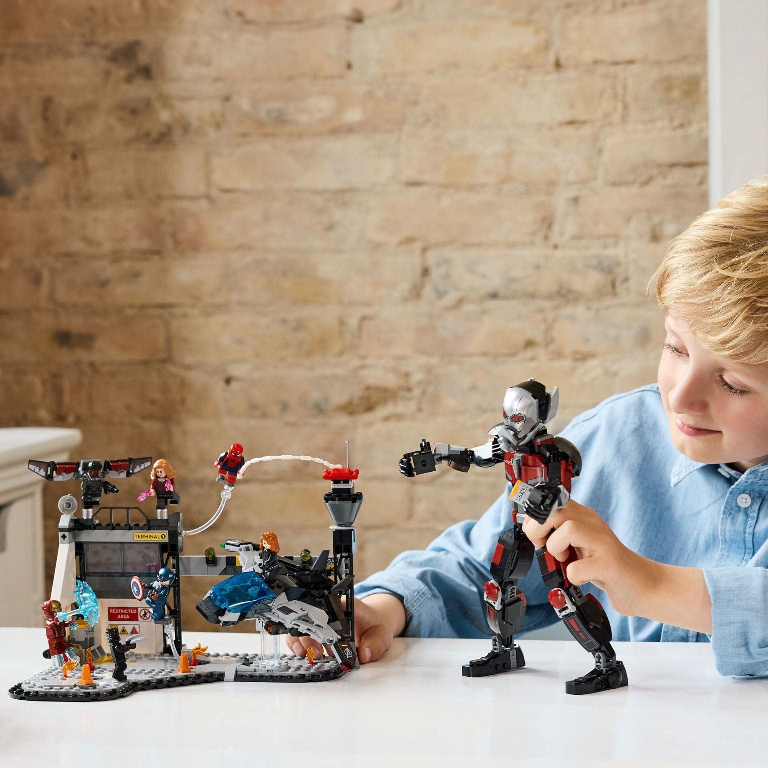 Apresentamos Lego Marvel Capitão América: Guerra Civil – Ação da Batalha com o SKU 667631425 recomendado para + 10 anos
