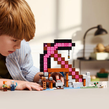 Criança a brincar com o Lego Minecraft - A Mina Picareta