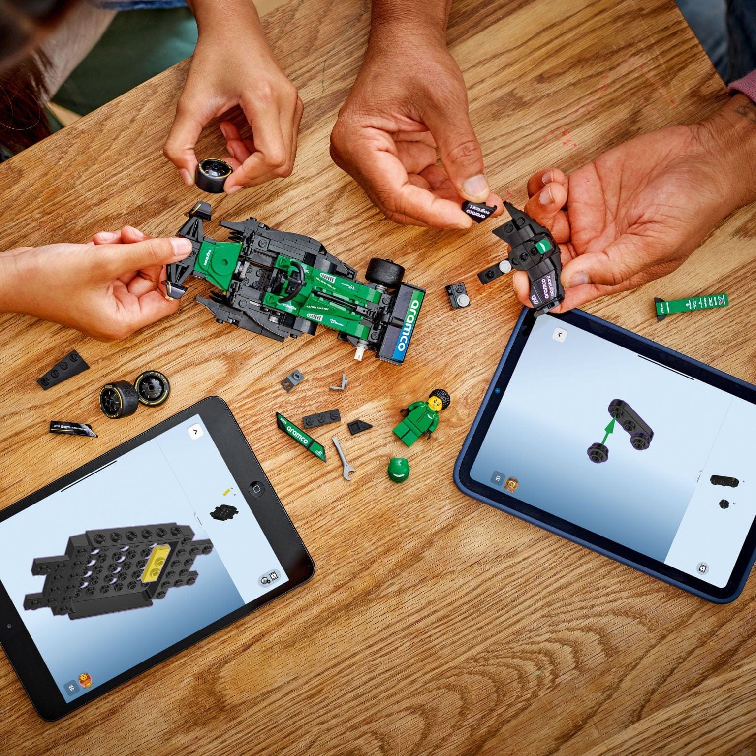 Apresentamos Lego Speed Champions Carro de Corrida Aston Martin Aramco F1® AMR24 com o SKU 667724525 recomendado para + 10 anos