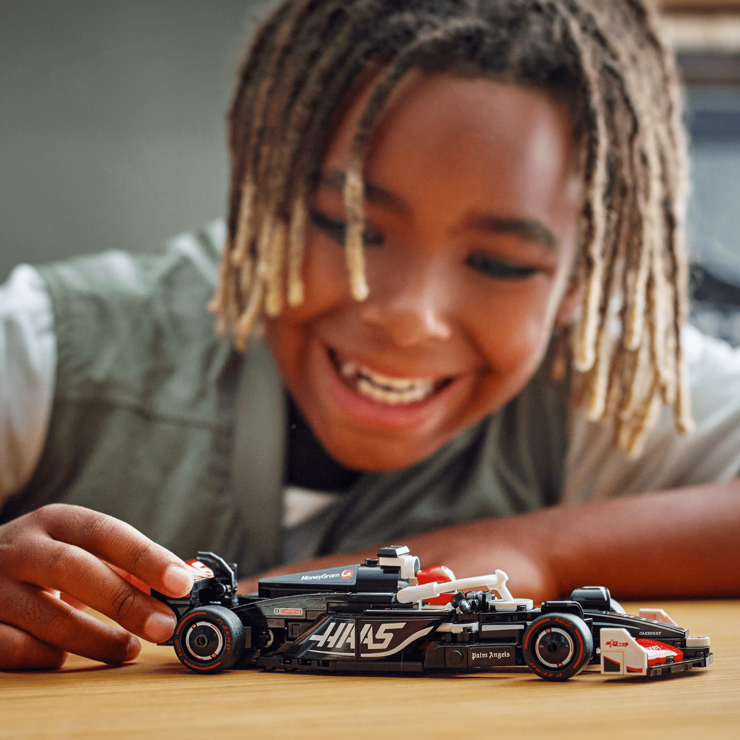 Apresentamos Lego Speed Champions Carro de Corrida MoneyGram Haas F1® Team VF-24 com o SKU 667725025 recomendado para + 10 anos
