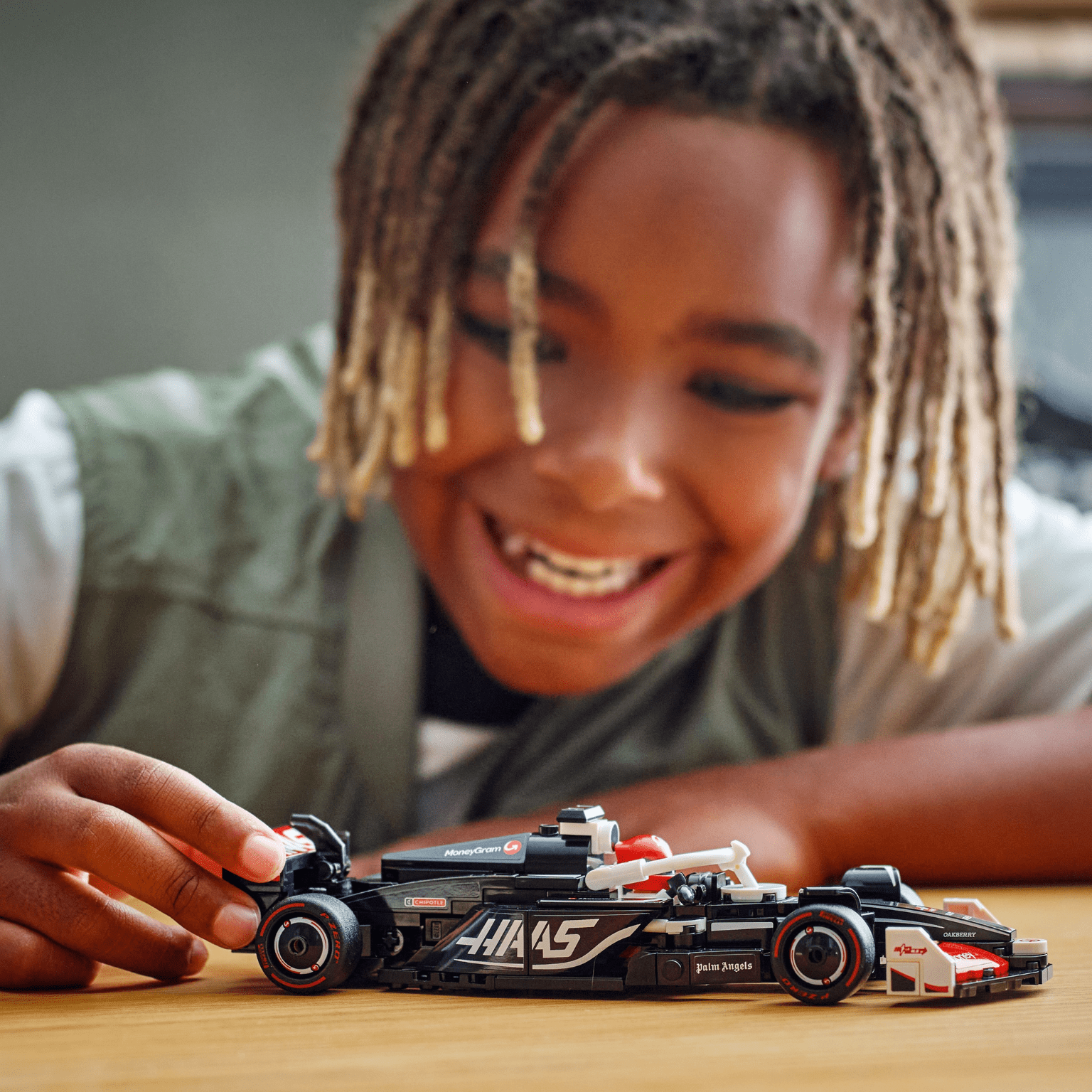 Apresentamos Lego Speed Champions Carro de Corrida MoneyGram Haas F1® Team VF-24 com o SKU 667725025 recomendado para + 10 anos