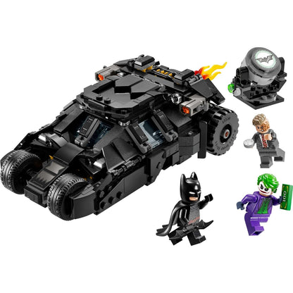LEGO Batman Tumbler preto montado com Batman, Joker e Two-Face