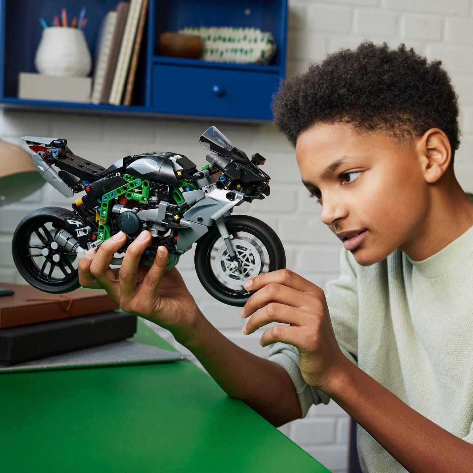Apresentamos Lego Technic - Mota Kawasaki Ninja H2R com o SKU 664217024 recomendado para + 10 anos