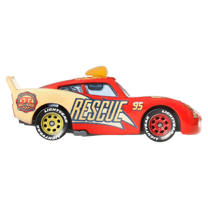 Lightning McQueen Race & Rescue n.º 95 visto de lado em diagonal traseira