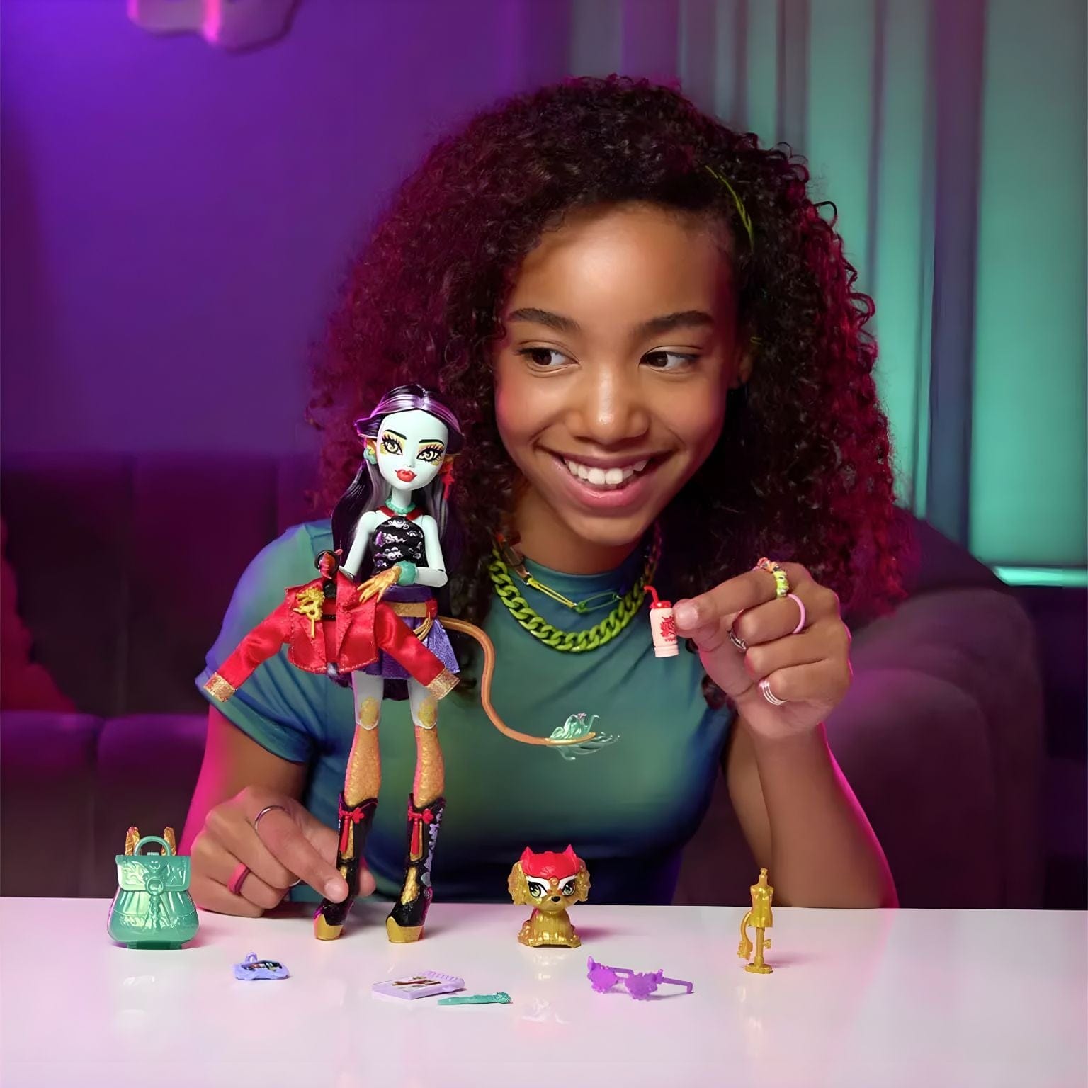 Apresentamos Monster High Jinafire Long com o SKU 775631025 recomendado para + 4 anos