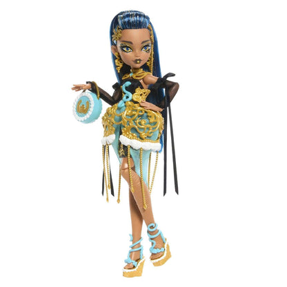 Boneca Cleo de Nile Scary Sweet Birthday com mala azul