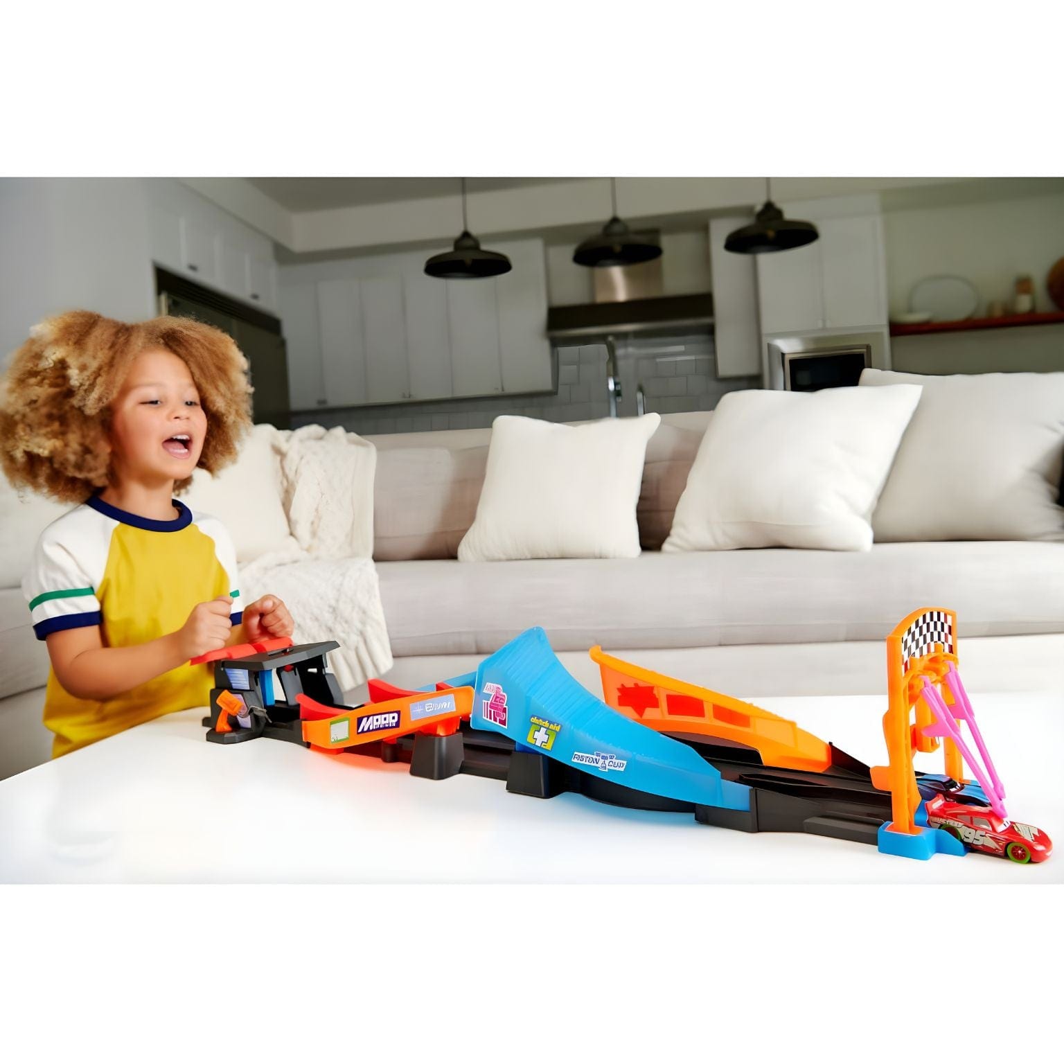 Apresentamos Pista Brilhante Cars Lança e Choca com o SKU 771567324 recomendado para + 4 anos
