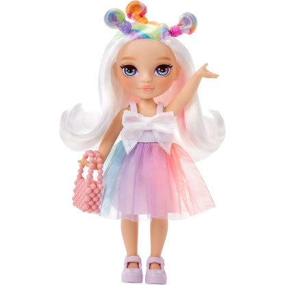 Opal Raine Rainbow High Littles a acenar com mala rosa na mão
