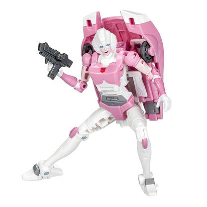 Robô Arcee rosa e branco Transformers Studio Series com arma na mão