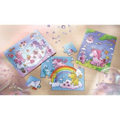 3 Puzzles Unicórnio HABA: três puzzles de unicórnios montados sobre uma mesa