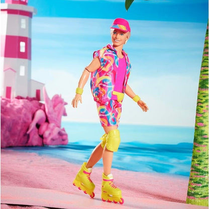 Boneco Ken de patins em linha num cenário de praia cor-de-rosa