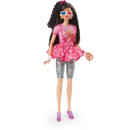 Barbie Rewind de cabelo escuro, óculos 3D, saia rosa e calções estampados