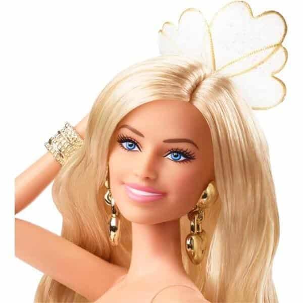 Apresentamos Barbie The Movie - Barbie em Macacão Disco Dourado com o SKU 231608223 recomendado para + 12 anos