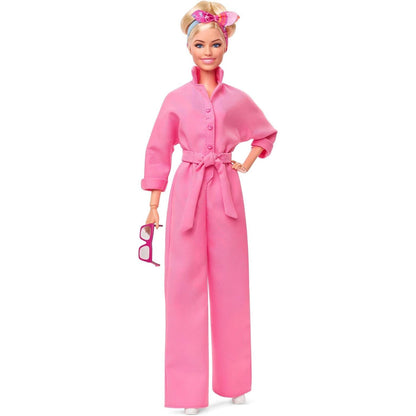 Barbie the Movie - Pink Power Jumpsuit de corpo inteiro com macacão rosa e óculos na mão